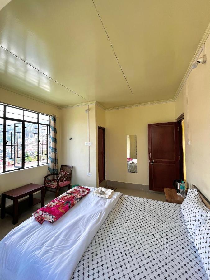 Heemstede Hotel Shillong Bagian luar foto